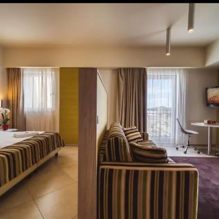 מלון דירות & Trattoria Del Corso *